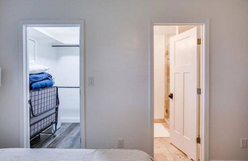 Beautifully Renovated Home Corner of ND and Angela - Foto 15