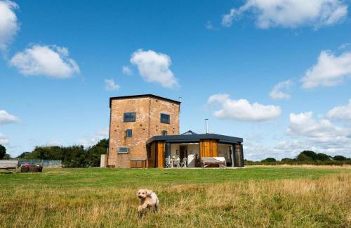 The Hexagon, wow what a location, views over the Essex marshes and sea - Foto 1