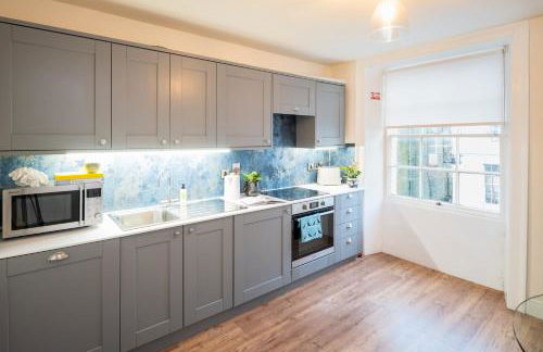 Luxury Flat Sleeps 3 Central Lyme Regis - Photo 8