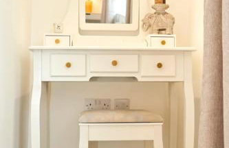 Chic Family Home with Garden Fire Pit & Event Space, Hot Tub - Foto 18