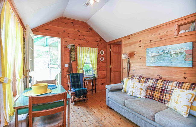 Cozy Cottage w/ Pool, BBQ and Outdoor Seating! - Photo 11