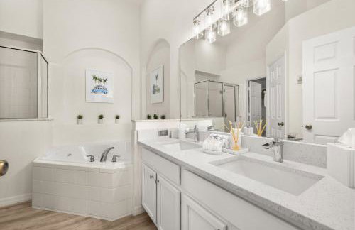 654- Newly Renovated Fabulous 4-Bedroom Pool Home in Watersong Resort, Game Room, Theater Room and More - Foto 41