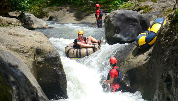 Desfrutando da atividade de tubing