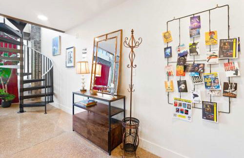 Theatre Retreat 2 Bedroom Loft - 1 Blk from Theatres - Foto 26