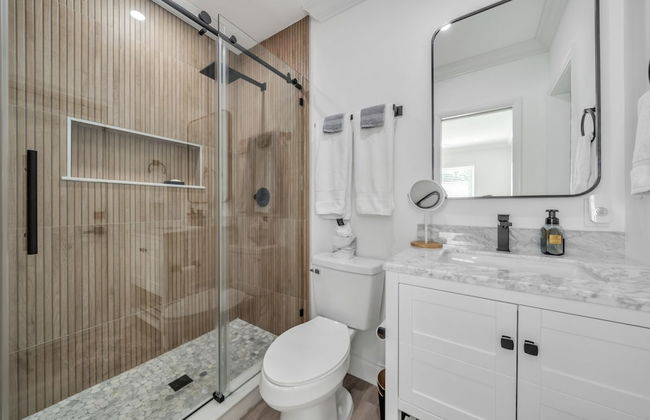 Luxury Waterfront Home Minutes from the Beach by RedAwning - Photo 17