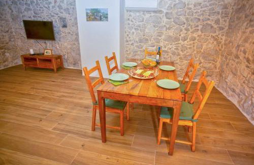 Heritage House Vrime - stone house with heated pool - Photo 32