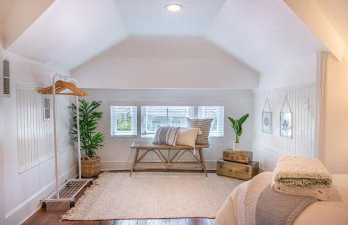 Pelican Hideaway - Charming Home & Entire Backyard - Foto 25