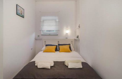 3 Bedroom Beautiful Apartment In Susanj - Photo 18