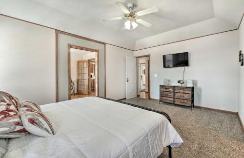 Lake-View Retreat with Fire Pit in Mountain Home! - Foto 16