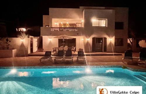 Off-grid Luxury Villa with Tikibar by the pool. - Photo 17