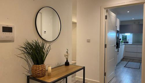 Modern and Spacious 3BR Flat W Balcony - Sleep 12 - Foto 2, Lobby or reception