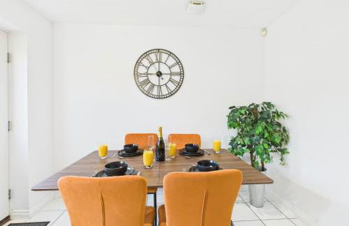 Desert Orchid by Signature Stays - Racecourse - Parking - 5-Bed - Photo 10