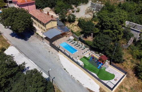 Holiday home in Šušnjevica with swimming pool - Photo 1