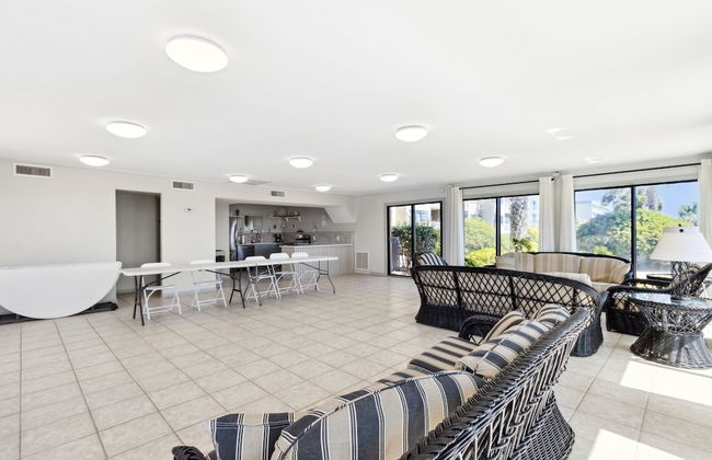 Beach Condo Miles-long Views Sand and Sea, Access to Private Fishing Pier by RedAwning - Foto 19