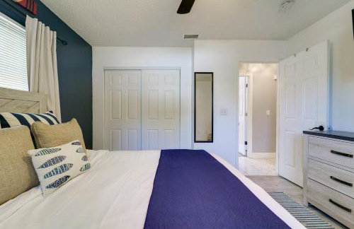 Lounge Area Office Fenced Yard Near It All - Photo 11