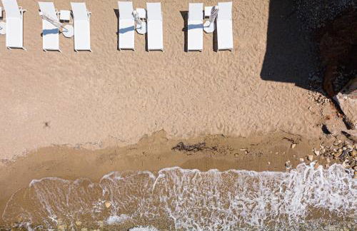 La Casa di Mare, Luxury Beach Front Villa with Private Pool, Whirlpools & Sauna, By ThinkVilla - Foto 9