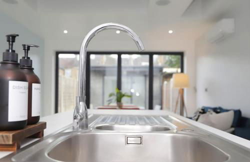 Stylish London Flat with Garden, Close to City - Foto 34