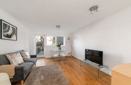 2BR Waterside Flat Parking WiFi Garden & DLR Nearby - Foto 6