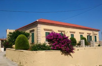 Traditional House - Photo 1