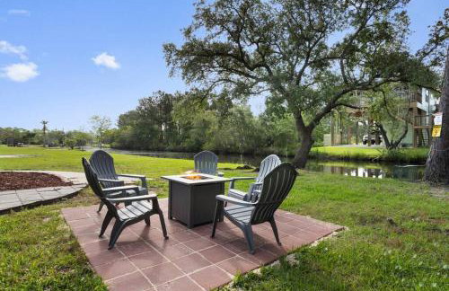 Waterfront Home Game Room Ping Pong Outdoor Bar Area - Foto 55