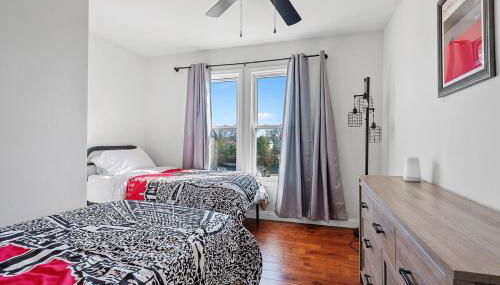 Cozy escape with Hot Tub, ideal for family & friends - Photo 3