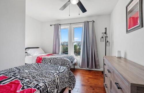 Cozy escape with Hot Tub, ideal for family & friends - Photo 3