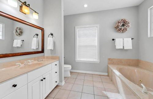 The Spyglass a 5 bed 3 bath house that sleeps 14 and just 67 steps from the beach - Foto 66