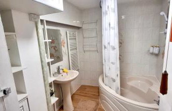 Friendly family apartment comfort sleep 6 close to tube bus airport - Foto 27