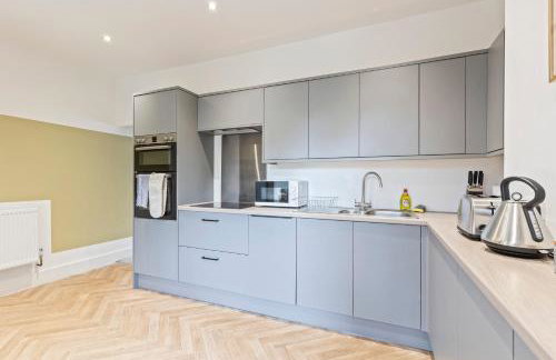 Stylish House - Sleeps 7 - Free Parking, Fast WiFi and Smart TV - Contractors, Groups and Long Stays Welcome by Yoko Property - Foto 20