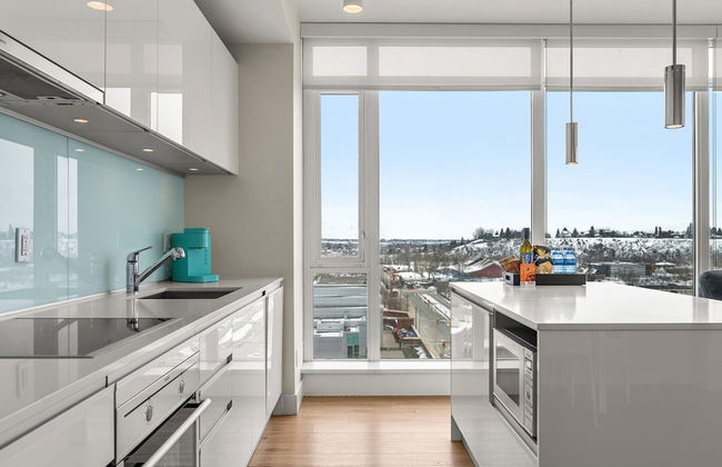 By Stampede Free Parking Banff Pass Wine More - Photo 7