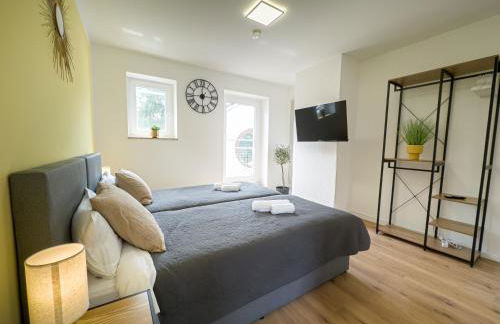 ImmoStay G#1 Ferienhaus - Parken & WiFi, 2 Balkone und 2 Bäder,4K - Foto 46