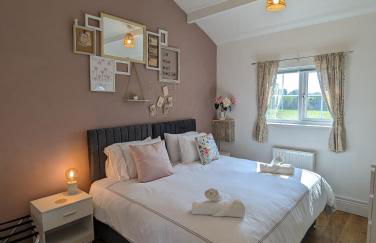 The Stables at Wits End, Hartford - Photo 2