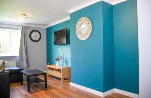 2ndHomeStays- Willenhall-A Serene 3 Bed House with a Garden View-Suitable for Contractors and Families-Sleeps 9 - 7 mins to J10 M6 and 21 mins to Birmingham - Foto 22