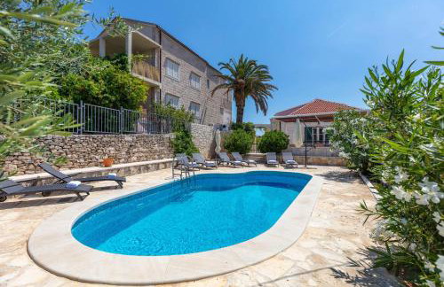 Your Family Oasis by the Sea Villa Mir Vami, heated pool - Photo 30