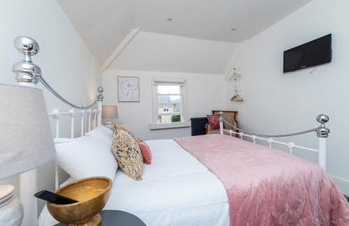 Heron Stays Bath- Boutique Period Group Properties, Parking for 4 Cars, Just 3 Miles to Bath Central, Sleeps 14 - Photo 10
