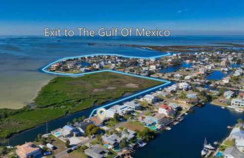 Gorgeous vacation home on the water with heated pool and sand! - Foto 33