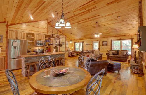 Romantic Mountain View Cabin Rental Near Downtown! - Foto 3