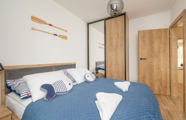 Coast Apartment With Balcony by Renters - Photo 8