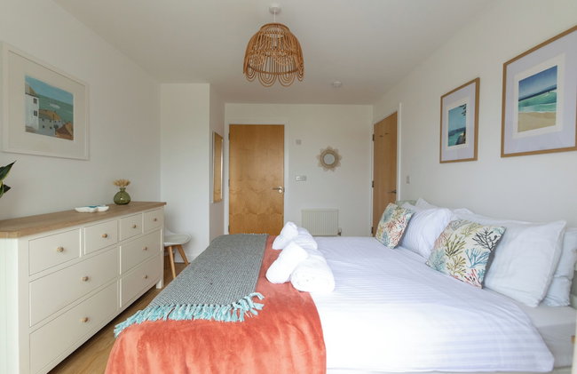 The Beach House & Porth Sands Apartments - Photo 47