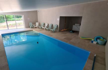 Gîte Le Puy Martineau piscine privée intérieure chauffée terrain arboré à 10 min du Puy du Fo - Foto 25