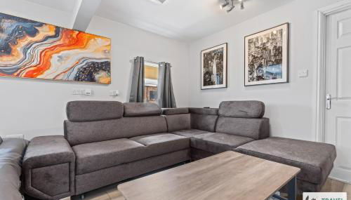 Bella's Lodge - Photo 2