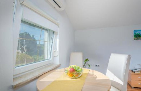 Amazing Apartment In Malinska Dubasnica - Foto 9