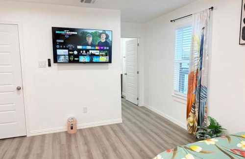 Cozy Lakeview Retreat Home - Photo 27