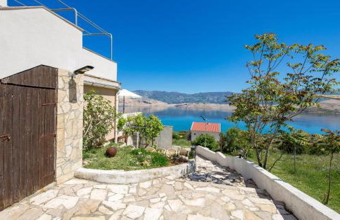 1 Bedroom Stunning Apartment In Bosana - Photo 15