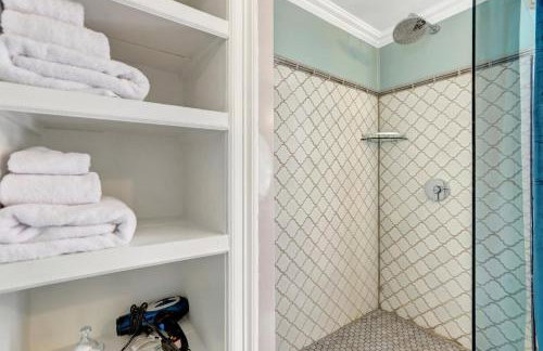 Timeless Pineview Cottage Hot Tub & Pet Friendly - Photo 32