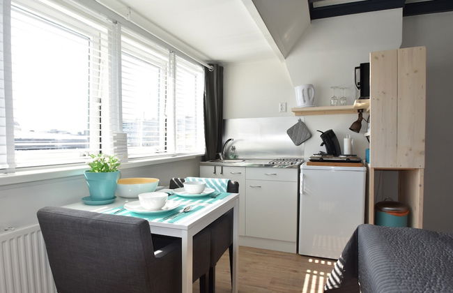 Elegant Studio Near Beach - Photo 18