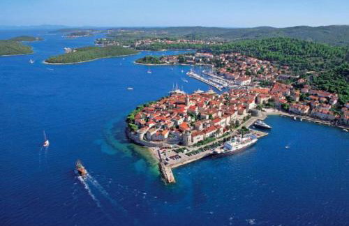 Beachfront Luxury Villa with Private Pool and Stunning Sea Views - Photo 2