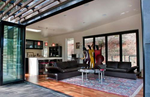 Stunning and Secluded Lakeside Getaway in the Grass Valley of California - Foto 26