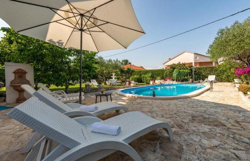 Four-Bedroom Holiday Home Lovinac With An Outdoor Swimming Pool 09 - Foto 2