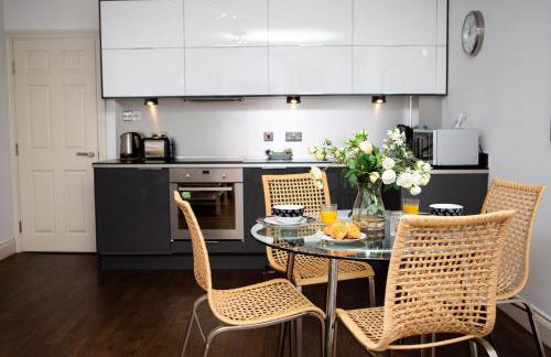 Apt 2, Trafalgar Square 2nd Floor by Indigo Flats - Photo 13